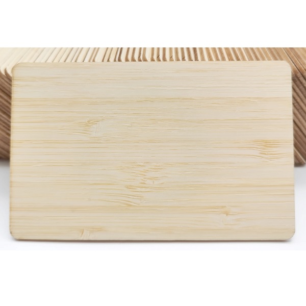 Bilde av NTAG 215 "Plastic card" in wood material with RFID 13.56 MHz chip. 70102151 (DE,SE,NO,FI,RO,PL)